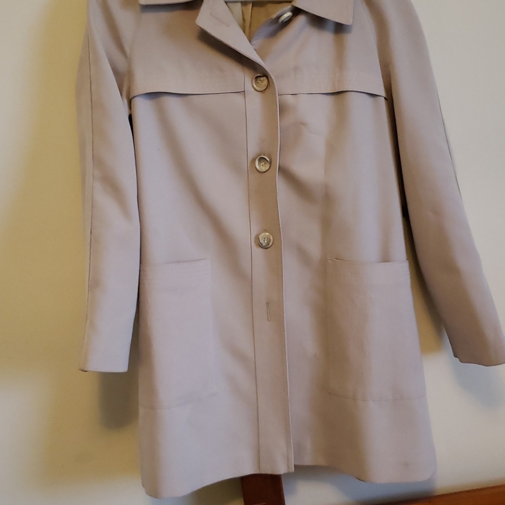 Rain coat with hood